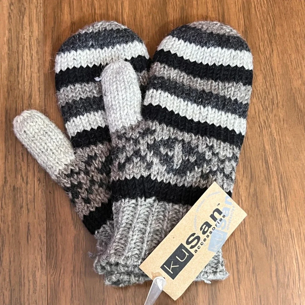 KuSan Accessories Mittens Womens OS Striped Wool Fleece Lined Gorpcore Winter